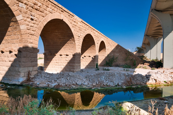 ビール sheva, イスラエル共和国。古いトルコの鉄道橋. - 写真・画像