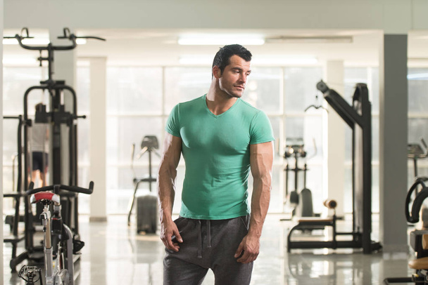 Portrait of Muscle Man in Green T-shirt - Foto, afbeelding