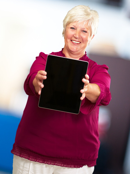 Portrait Of A Senior Woman Holding A Laptop - Foto, afbeelding