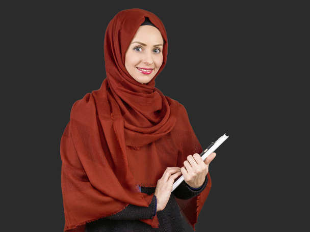 hermoso joven musulmán mujeres retrato con bufanda
 - Foto, imagen