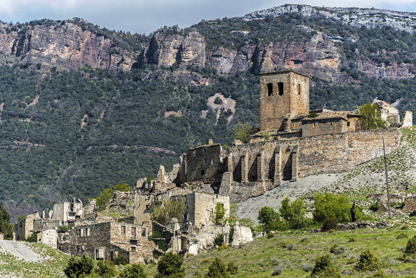 Ruiny opuszczonych wsi Esco w Hiszpanii  - Zdjęcie, obraz