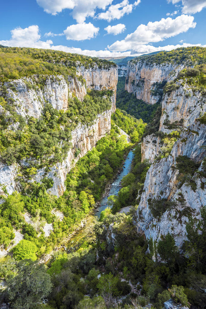Canyon d'Arbayun dans les Pyrénées de Navarre espagnole
   - Photo, image
