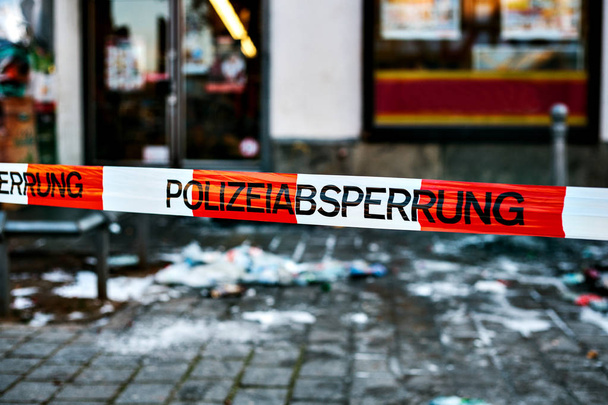 De tape van de politie op de plaats delict. Duitsland. - Foto, afbeelding