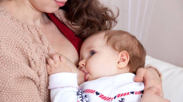 Breast feeding. Mum feeds the child. - Foto, immagini