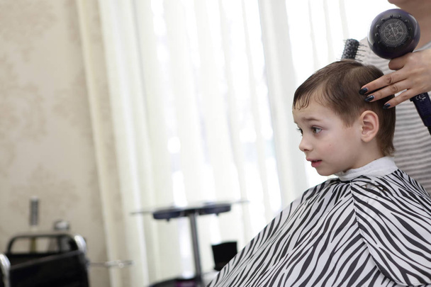 Preschooler getting haircut - Foto, Imagem