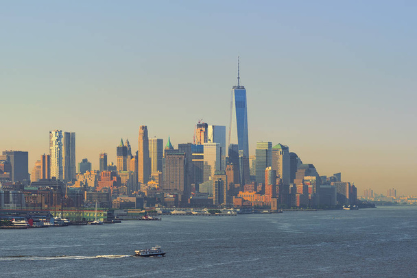 Skyline of New York City at sunrise, USA - Foto, Imagen