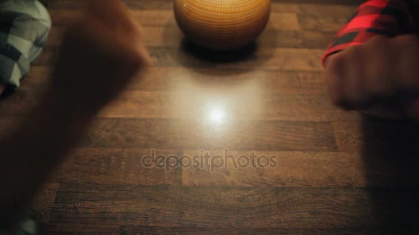 Játék kő papír olló - Felvétel, videó