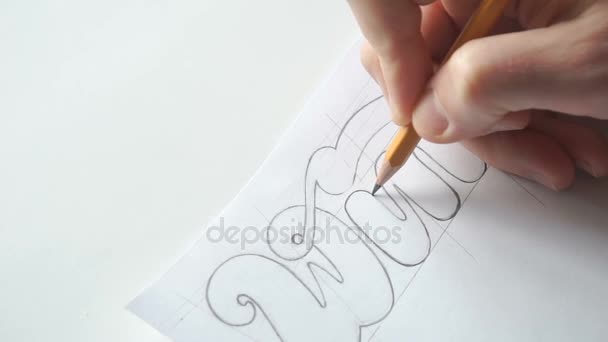 Ontwerper tekening brieven met potlood - Video