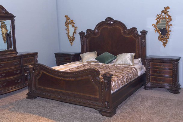 Luxusní ložnicový nábytek v klasickém stylu. Interiér - Fotografie, Obrázek