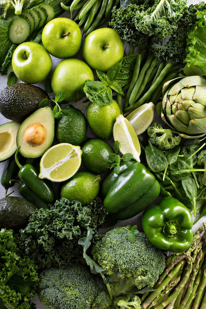 Variety of green vegetables and fruits - Foto, afbeelding