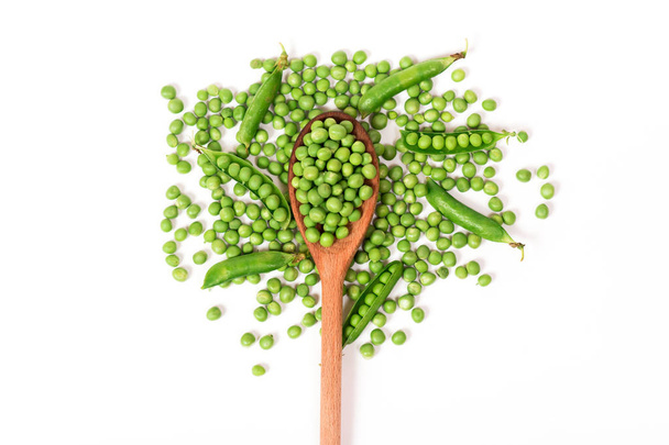 Green peas close-up on white background - Foto, Bild