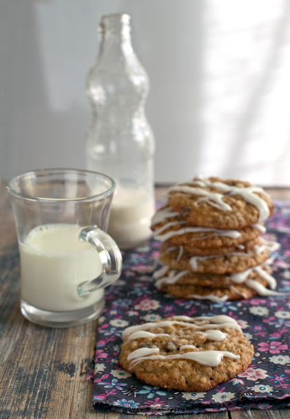 Biscotti di avena fatti in casa con latte
 - Foto, immagini