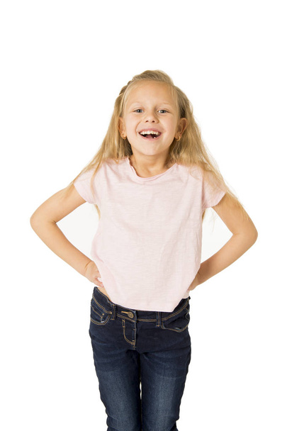 bela e feliz criança do sexo feminino gesticulando animado e sorridente alegre levantando braços isolados no branco
 - Foto, Imagem