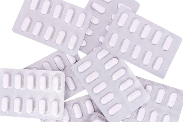 medyczne tabletek w opakowaniach blistrowych srebrny izolować na białym tle - Zdjęcie, obraz