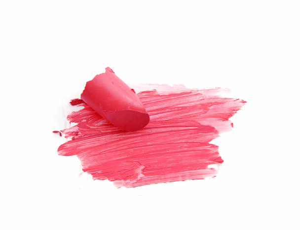 Verschmutzter roter Lippenstift isoliert auf weißem Hintergrund - Foto, Bild