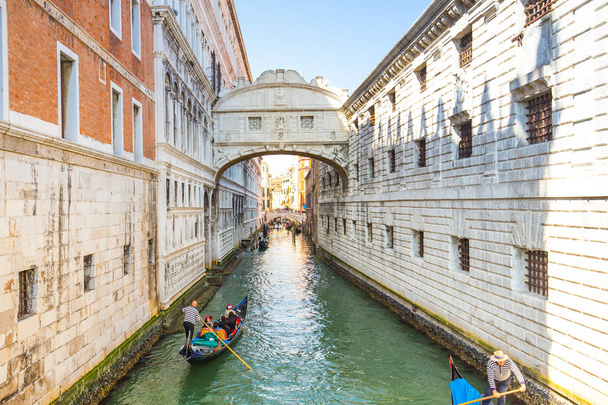 El Puente de los Suspiros Venecia Italia
 - Foto, Imagen