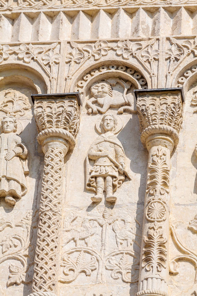 Πέτρα στους τοίχους του καθεδρικού ναού του Αγίου Δημητρίου, Vladimi - Φωτογραφία, εικόνα