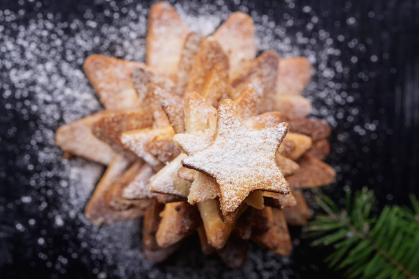 Biscuits étoiles de Noël
 - Photo, image