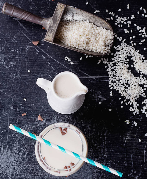 Un bicchiere di latte di riso fatto in casa
 - Foto, immagini
