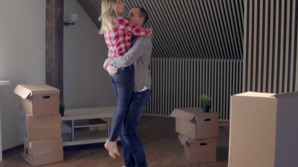Young couple very happy and excited about moving into new apartment - Filmagem, Vídeo
