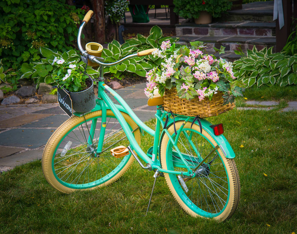 Ναυπηγείο ντεκόρ ποδήλατο λουλούδια - Φωτογραφία, εικόνα
