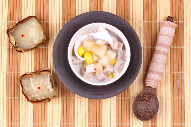 Nian gao dumplings and taro in coconut cream. - Φωτογραφία, εικόνα