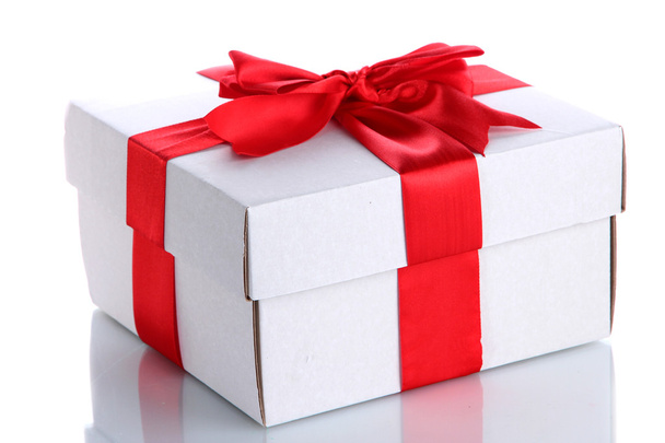 Подарункова коробка з червоною стрічкою, ізольована на білому
 - Фото, зображення