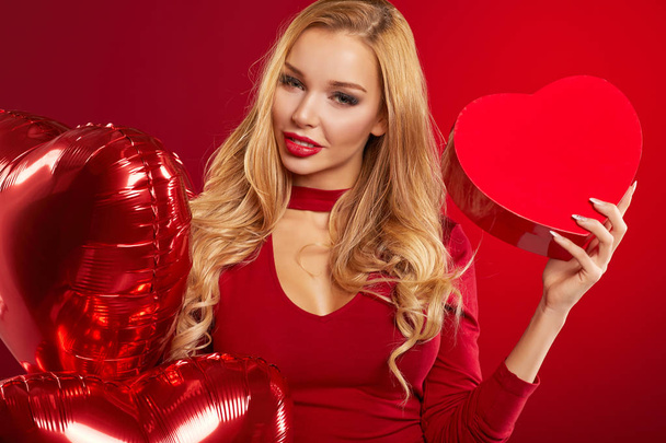 woman with red heart balloons - Foto, Imagen