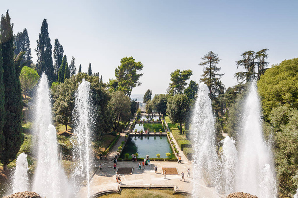 Sunny view of the fountains at the garden in Villa d 'Este, Tivoli near Roma, Lazio region, Italy
. - Фото, изображение