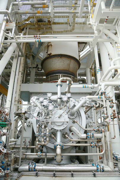 Gép turbina az olaj és a gáz üzem kompresszor egység működéséhez. Turbina munka hosszú idő és ellenőrzött logika automatizálási rendszer, gép tétlenül a rutinszerű karbantartási feladat. - Fotó, kép