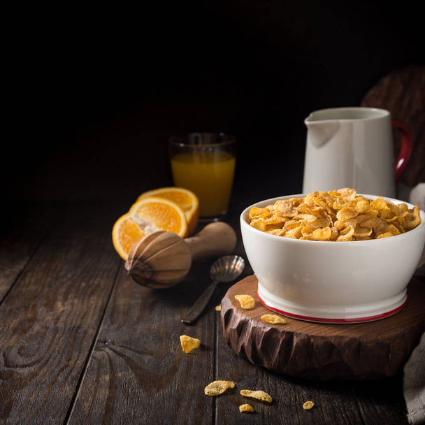 Healthy breakfast with corn flakes - Фото, изображение