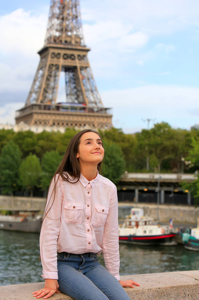 Beautiful girl have fun in the Paris - Фото, зображення