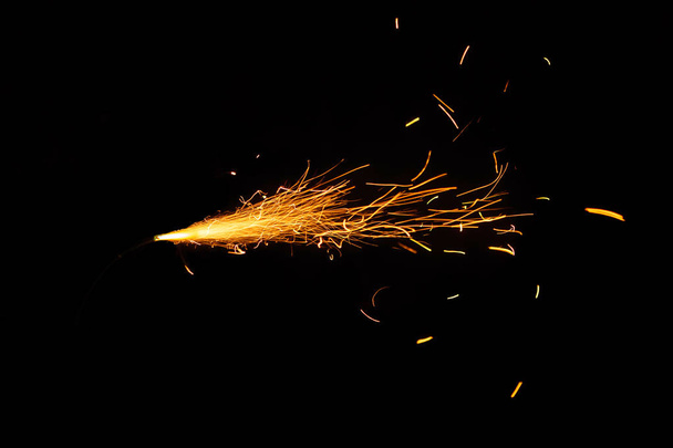 Спалювання запобіжника на чорному тлі
 - Фото, зображення