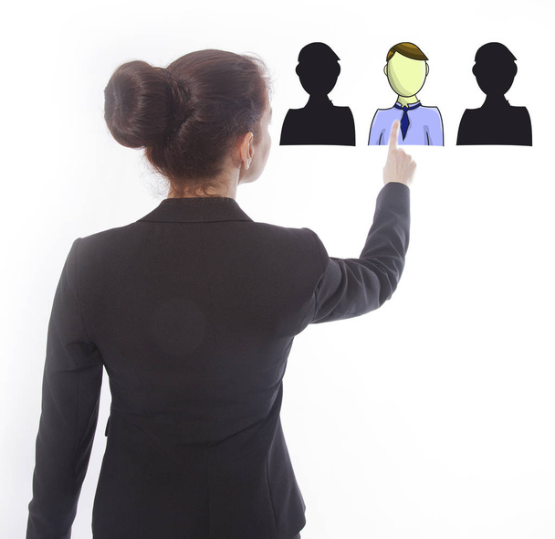 Jeune femme d'affaires sélectionnant des amis en ligne virtuels isolés sur fond blanc
 - Photo, image