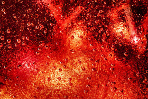 Заморожений крижаний фон з червоним кольором знизу
 - Фото, зображення