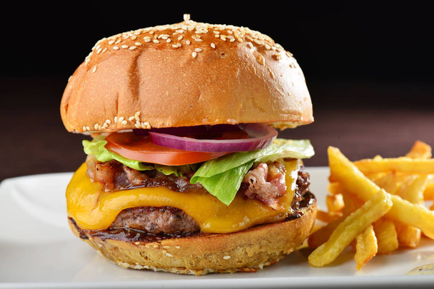  Cheese burger with a bacon  - Foto, imagen