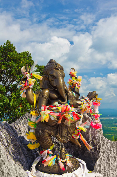 ο Γκανέσα σχήμα στα βουνά, Ταϊλάνδη - Φωτογραφία, εικόνα