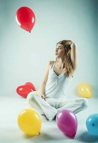 Beautiful girl with balloons - Foto, Bild