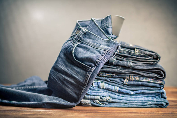 Pilha de jeans
 - Foto, Imagem