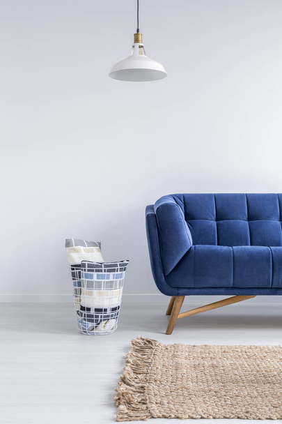 Minimalist room with sofa  - Foto, Bild