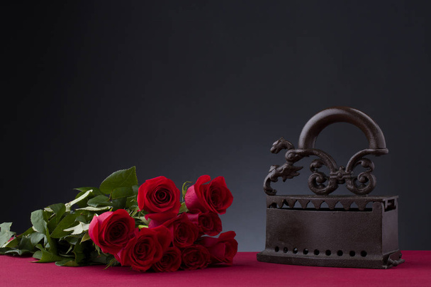 Vintage żelaza i róża - Zdjęcie, obraz