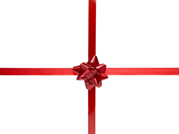 Geschenkschleife auf rotem Band - Foto, Bild