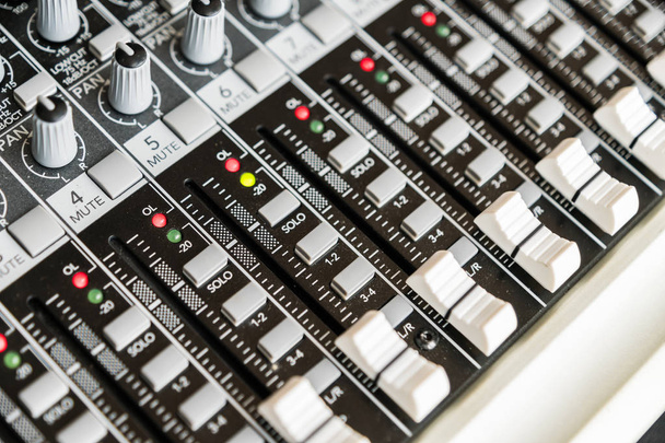 panel de control del mezclador de sonido. Controlador de sonido Recording Studio. mu
 - Foto, imagen