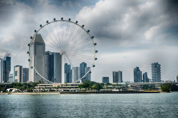 Singapore Flyer оглядовим колесом в Сінгапурі - Фото, зображення