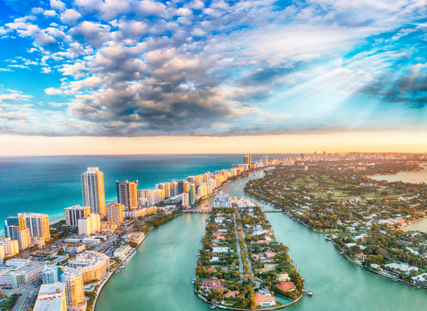 Vista aérea de Miami Beach al atardecer
 - Foto, Imagen