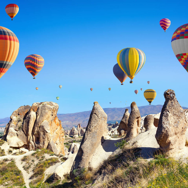  Hot air ballooning in Kapadokya, Turkey - Fotó, kép