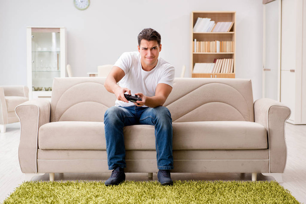 Man addicted to computer games - Photo, Image