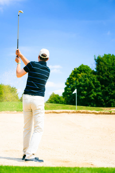 Man Playing Golf - Фото, изображение