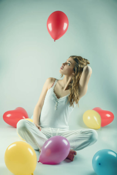 Beautiful girl with balloons - Foto, imagen