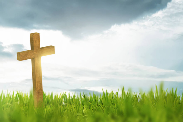 Wooden cross on green grass - Foto, Imagen